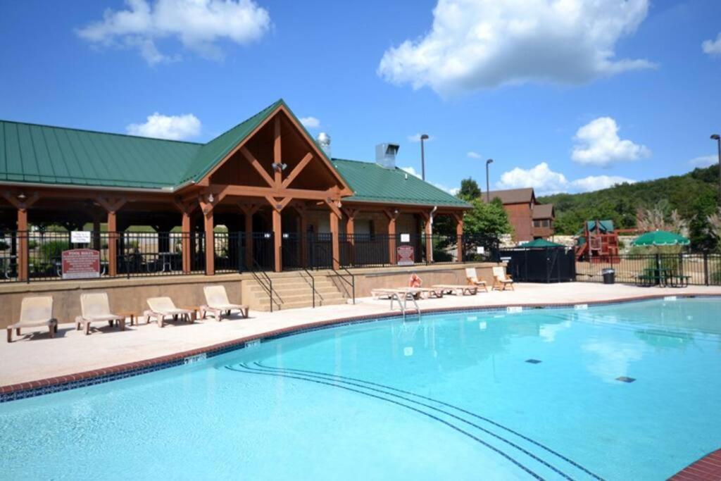 Couples Retreat Overlooking Golf Course Appartement Branson West