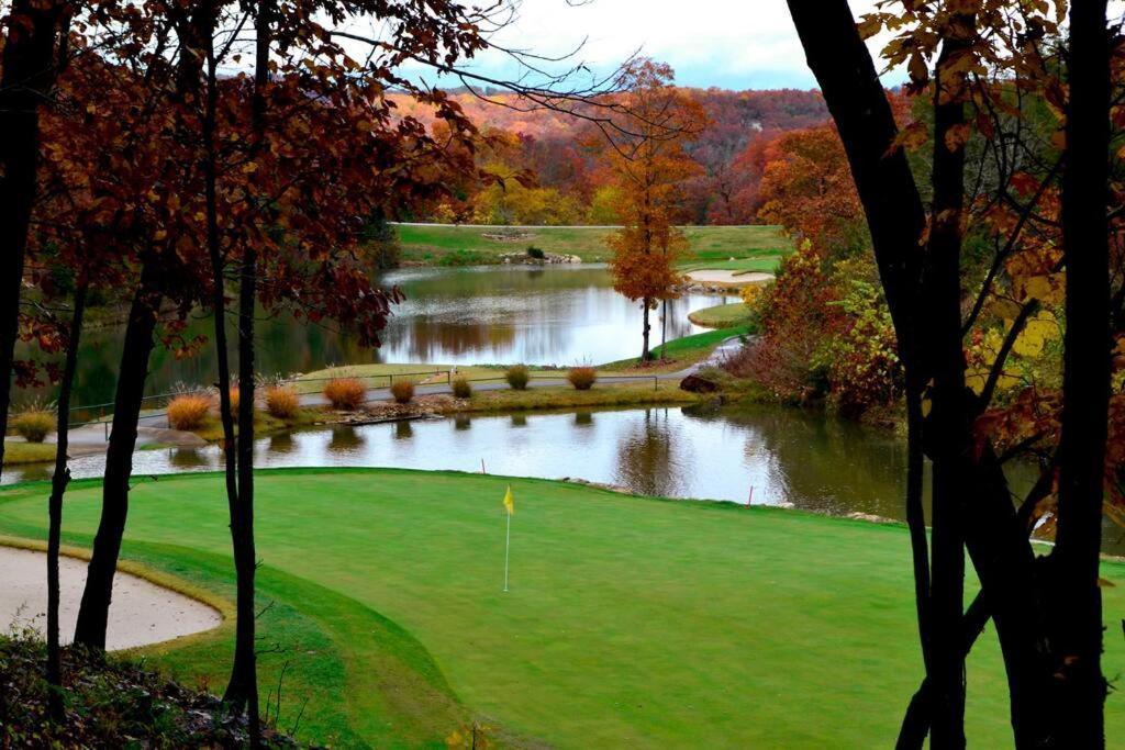 Couples Retreat Overlooking Golf Course Appartement Branson West