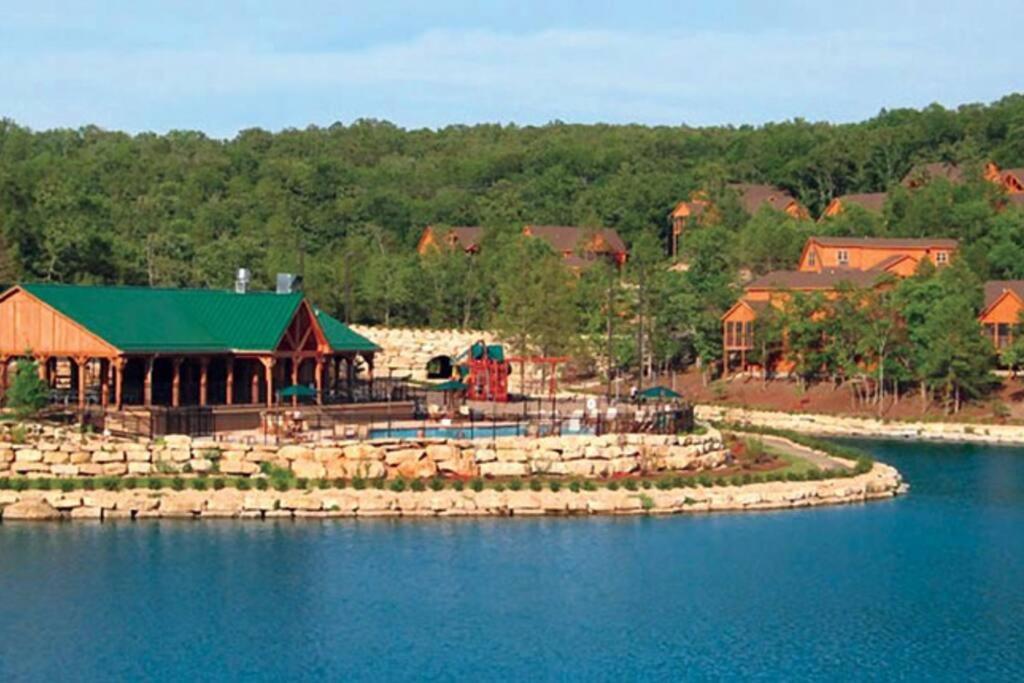 Couples Retreat Overlooking Golf Course * Branson West