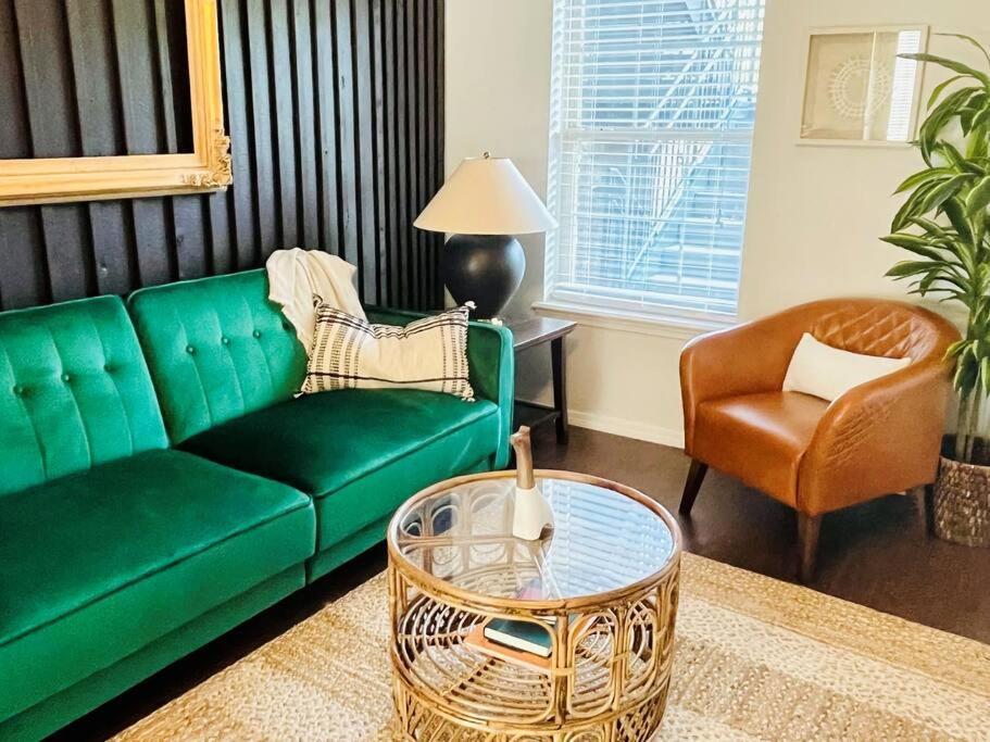 Appartement Couples Retreat Overlooking Golf Course *