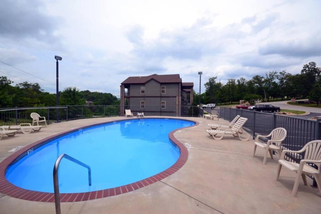 Couples Retreat Overlooking Golf Course *